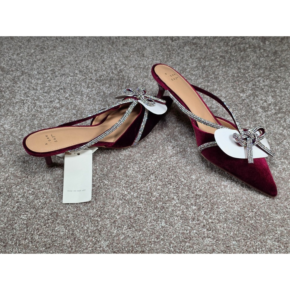 A New Day Burgundy Velvet Rhinestone Bow Kitten Heel Mules Gwen Pointed Toe 9.5 - Picture 3 of 6